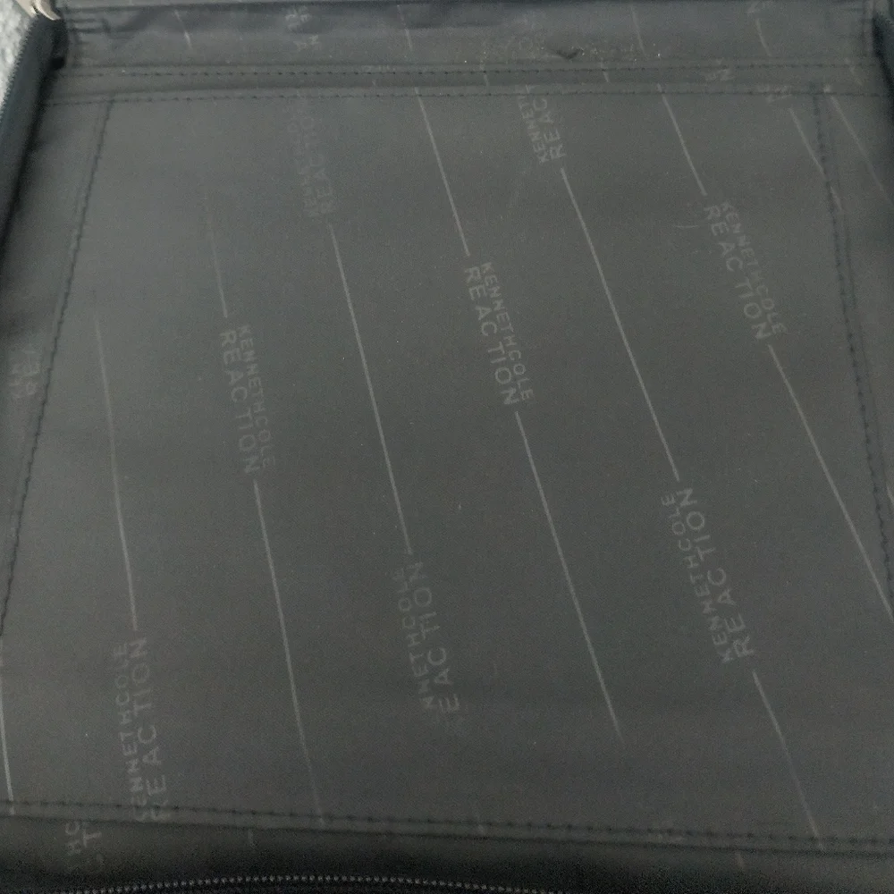 KENNETH COLE REACTION TABLET CASE